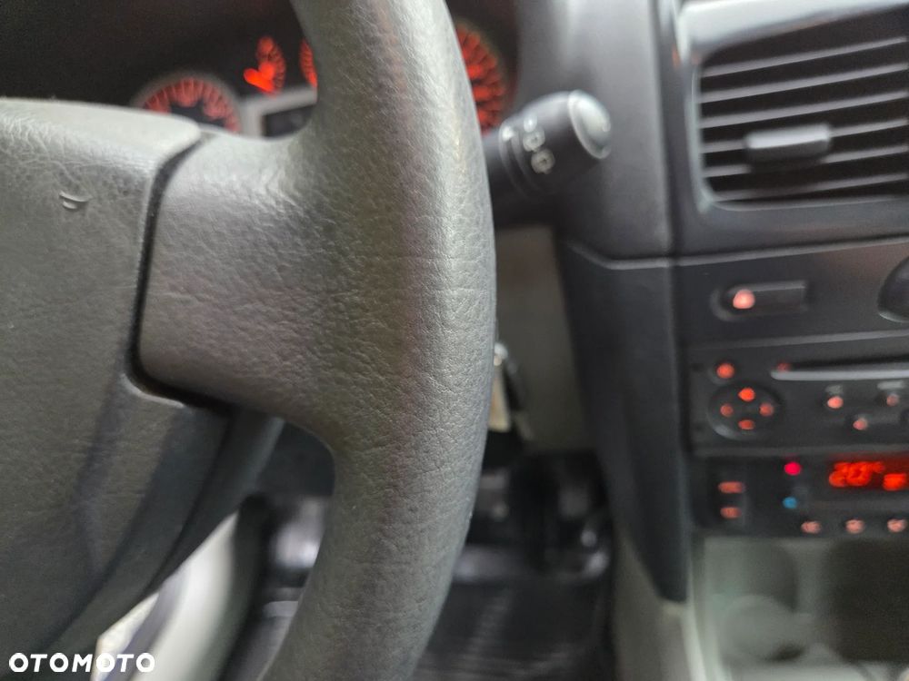 Renault Clio 1.4 16V Privilege - 14