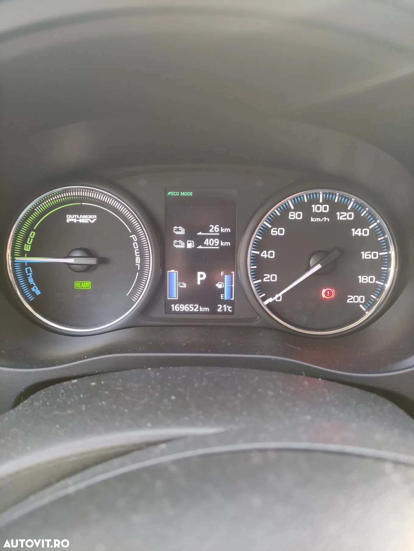 Mitsubishi Outlander 2.0 4WD Plug-In Hybrid - 12
