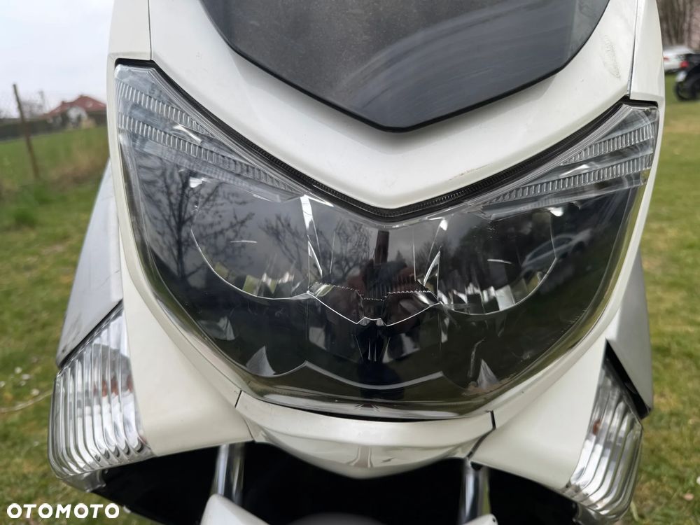 Yamaha NMAX - 11
