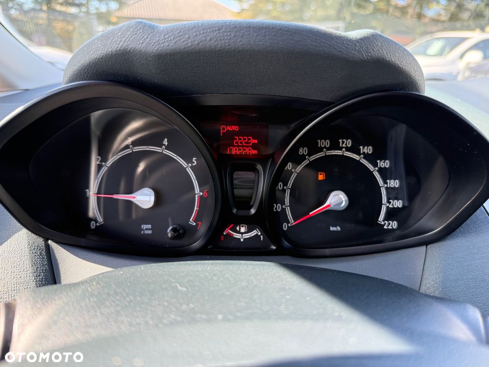 Ford Fiesta 1.4 Autom Ghia - 23