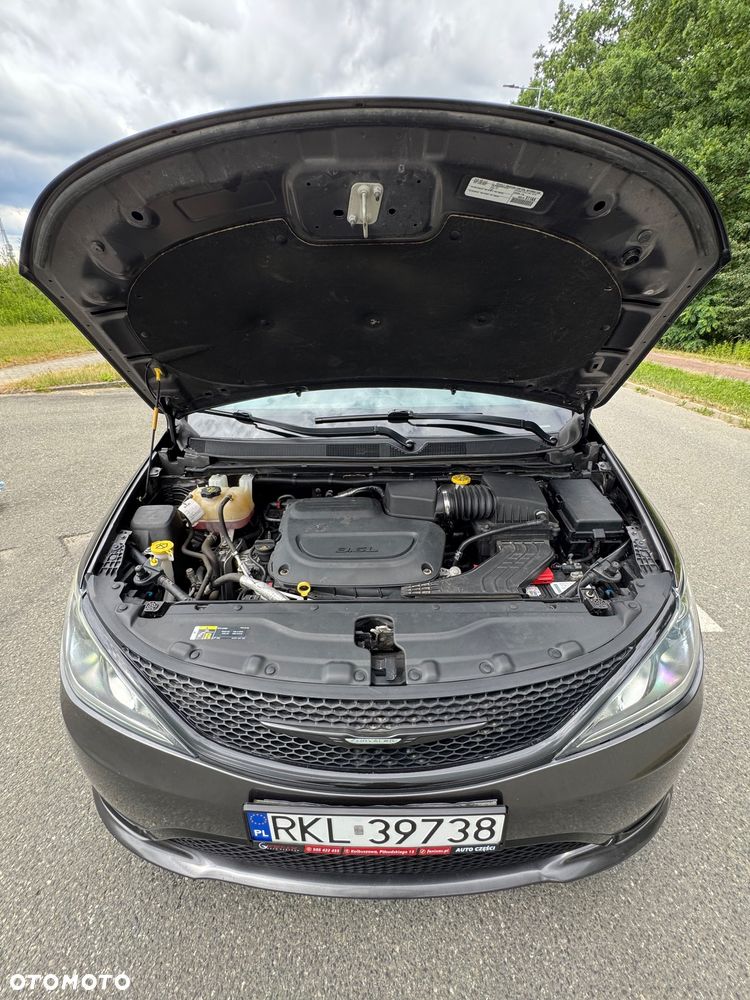 Chrysler Pacifica - 28