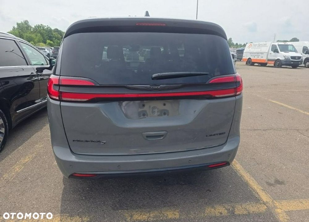 Chrysler Pacifica - 5