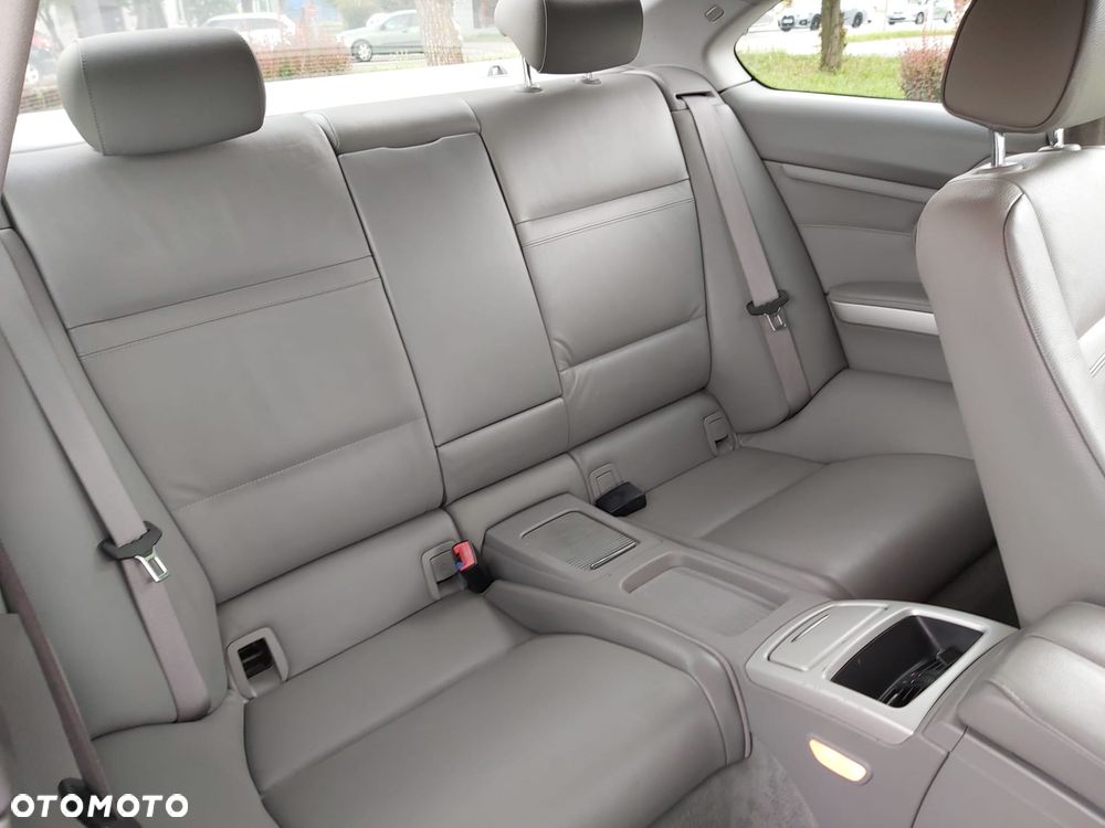 BMW Seria 3 320d DPF Efficient Dynamics Edition - 16