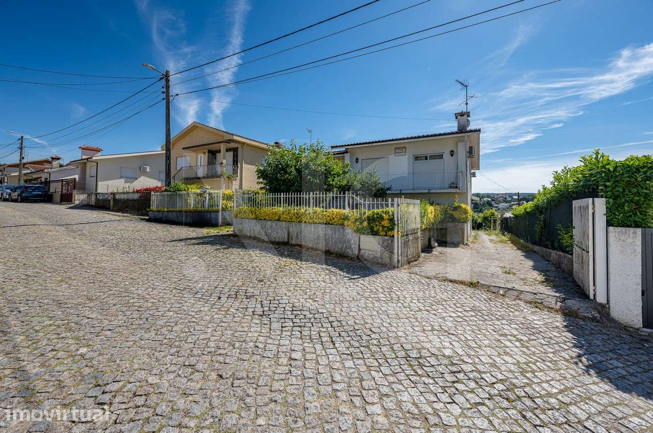 Moradia T3 com Jardim, Armazém e Terreno de 622 m² em Santo Tirso - Grande imagem: 5/43