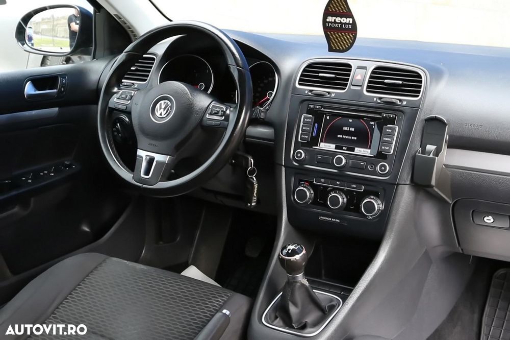Volkswagen Golf 1.6 TDI DPF Highline - 17