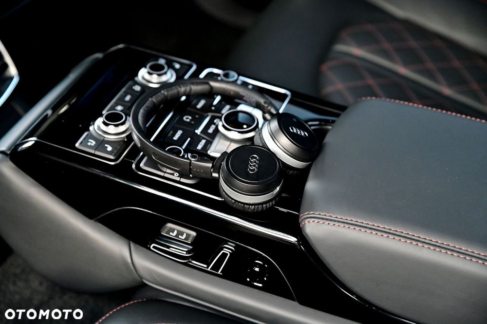 Audi S8 - 16