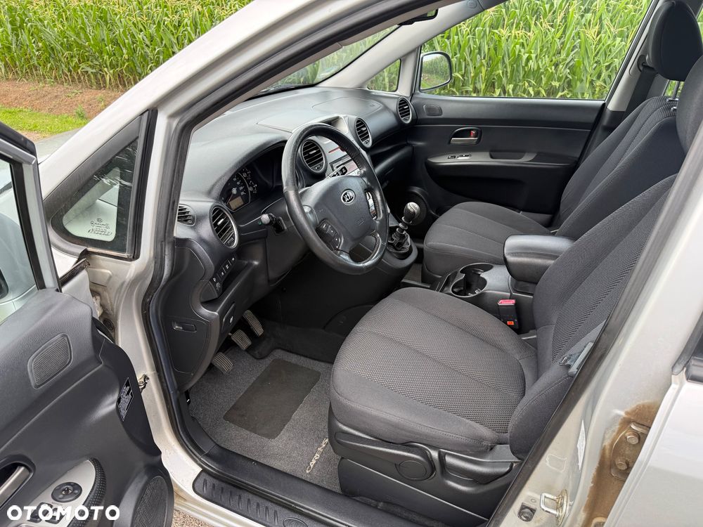 Kia Carens - 10