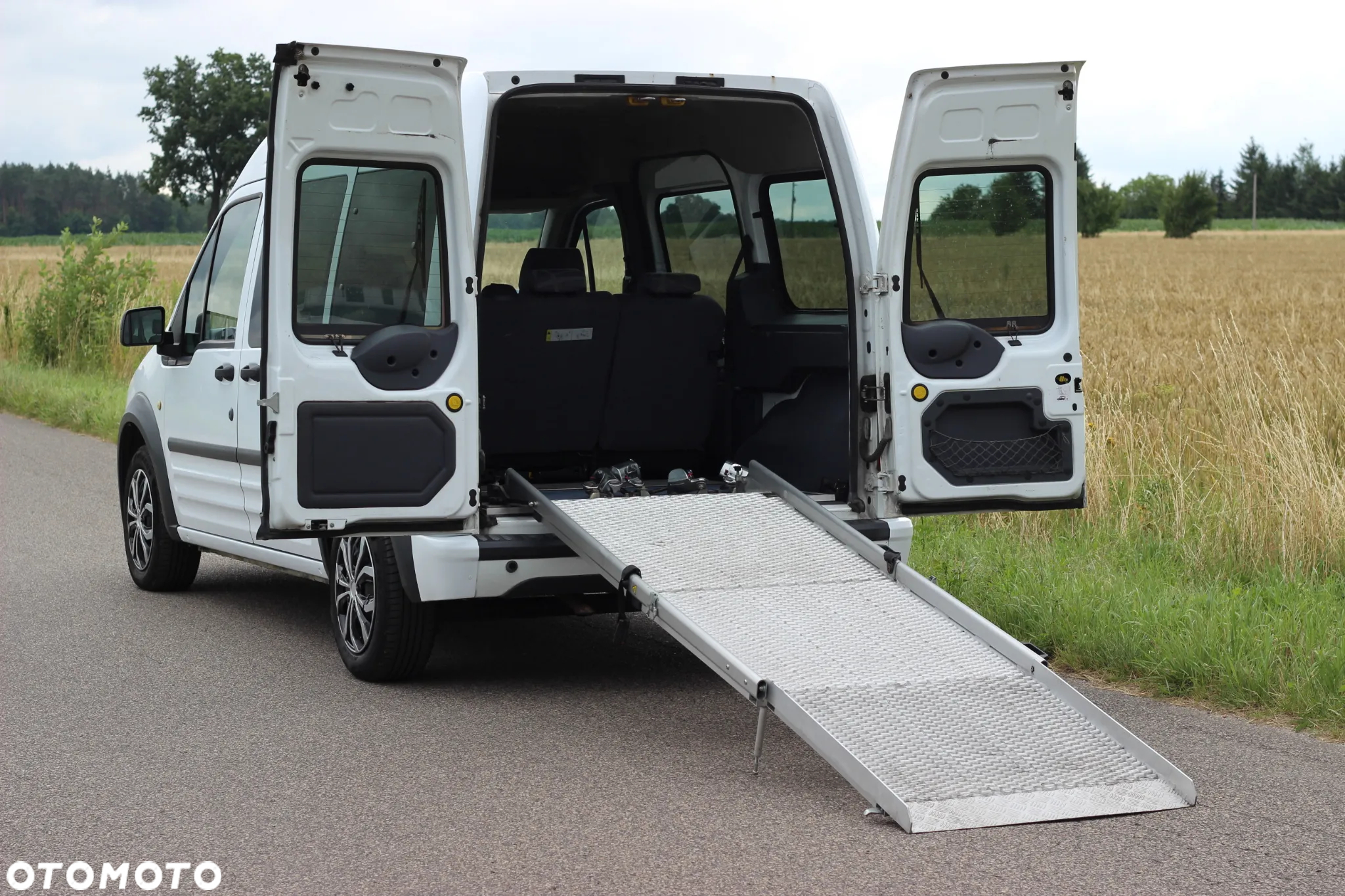 Ford Tourneo Connect - 11