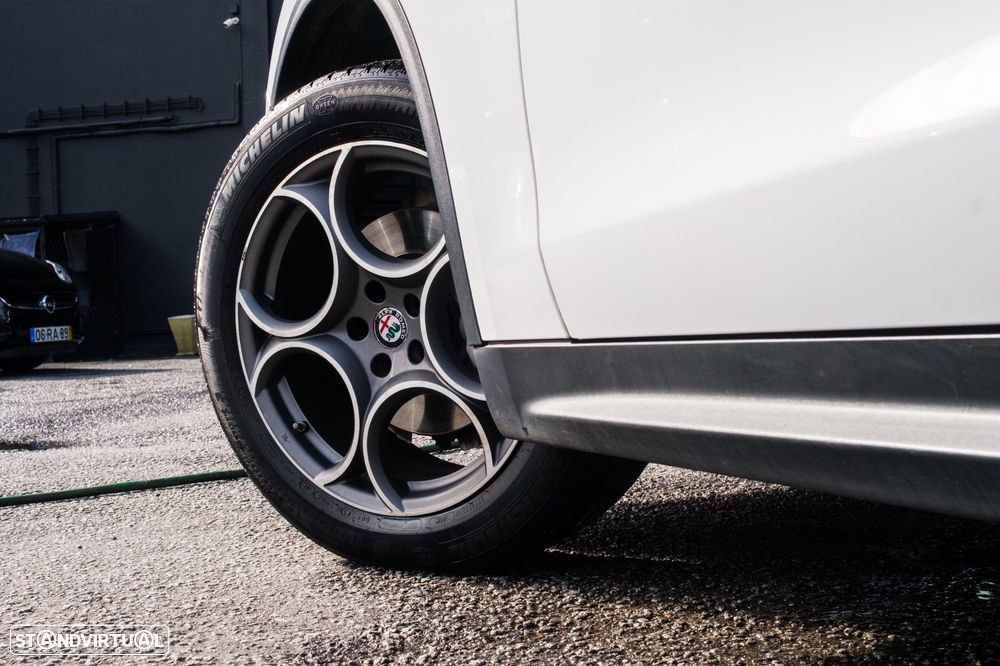 Alfa Romeo Stelvio 2.2 D Veloce Ti Q4 AT8 - 11