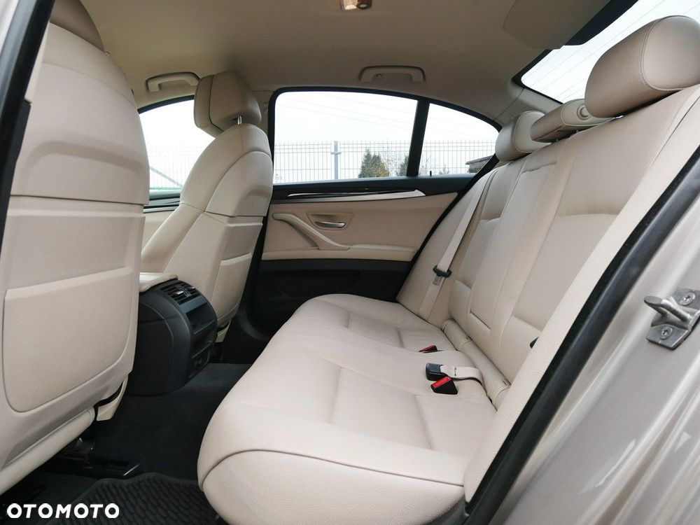 BMW Seria 5 520d Luxury Line - 10