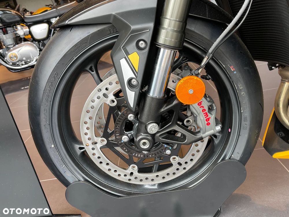 Triumph Street Triple - 19