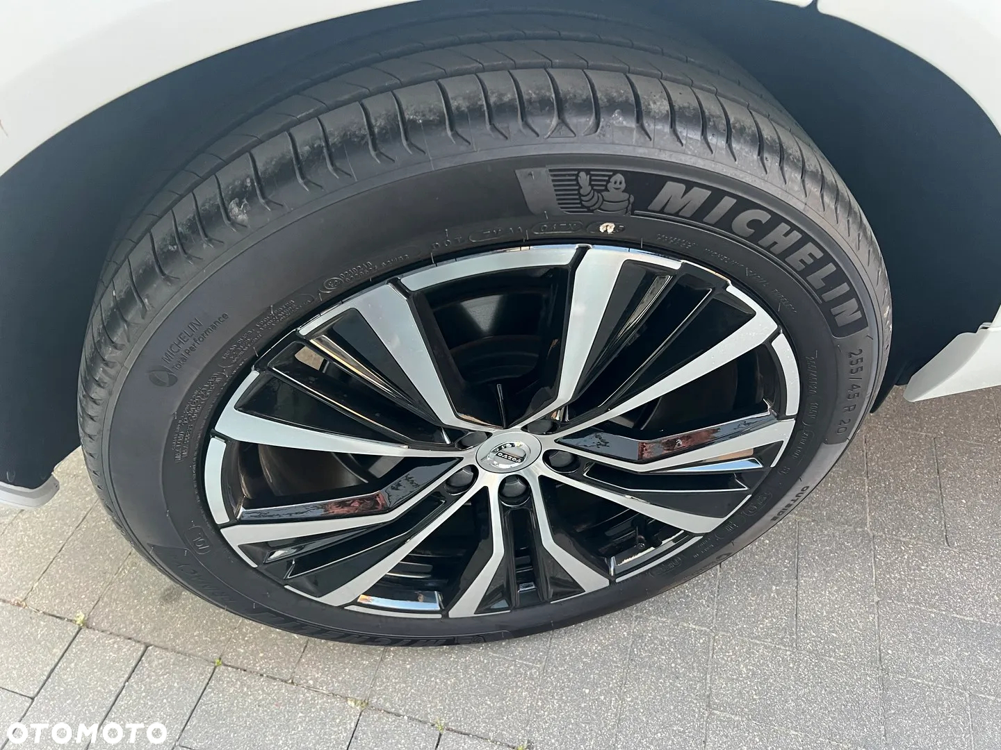 Volvo XC 60 B4 B Plus Dark - 11