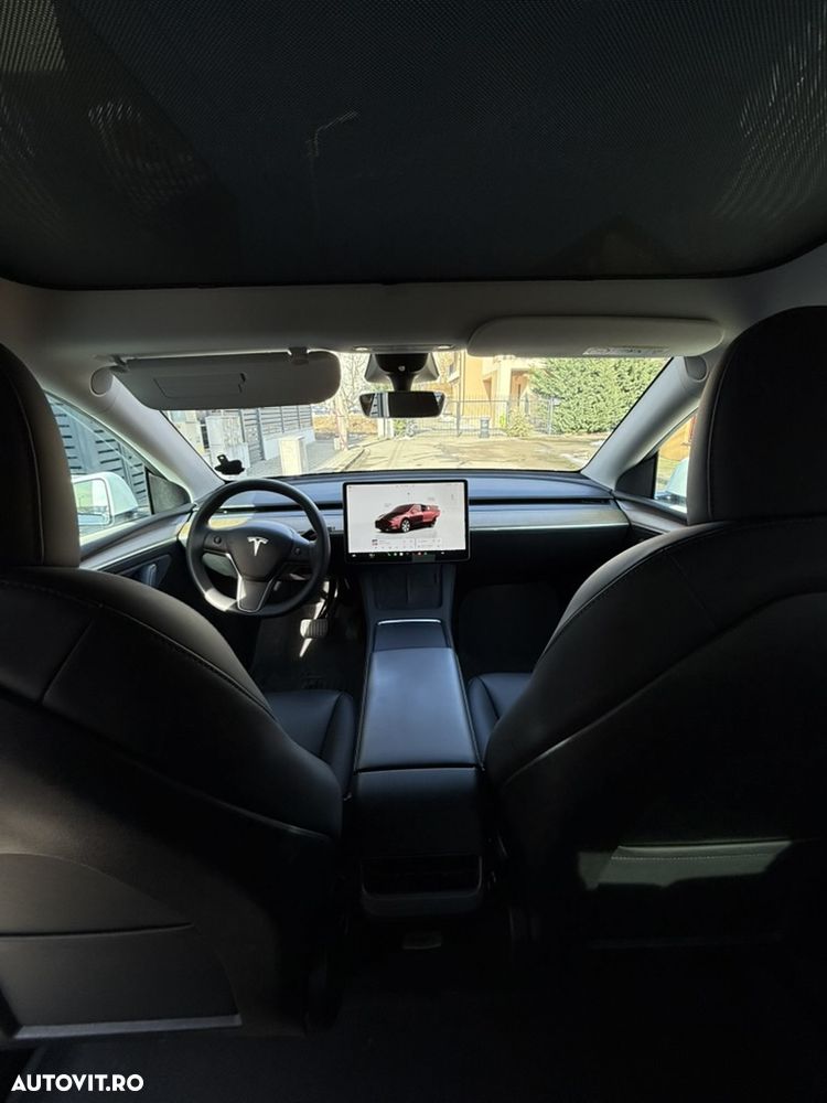 Tesla Model Y Long Range AWD - 9