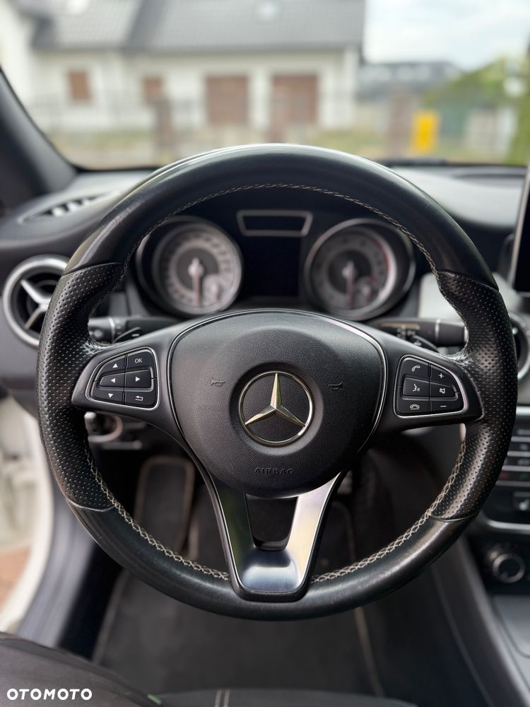 Mercedes-Benz CLA 180 7G-DCT - 14
