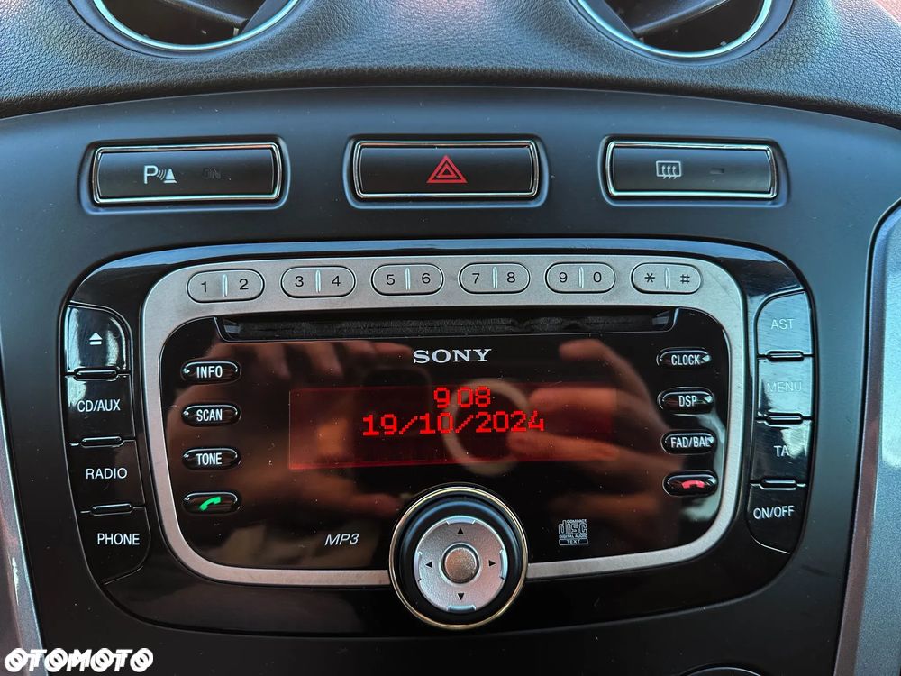 Ford Mondeo - 32