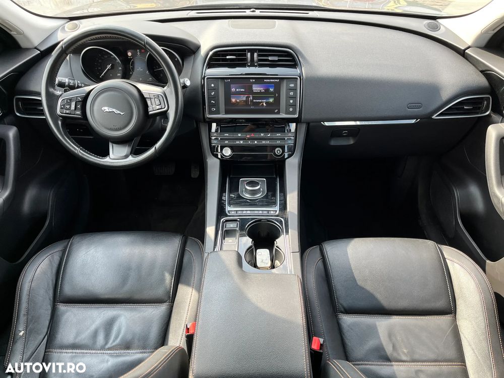 Jaguar F-Pace - 12