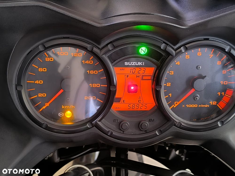 Suzuki V-STROM - 20