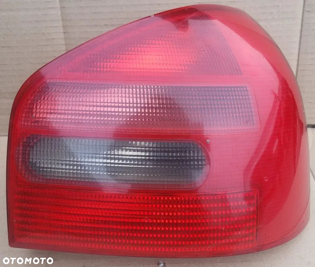 Audi A3 8L 8L0 lampa tył tylna prawa 8L0945096 - 1