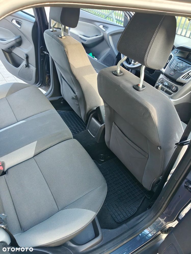 Ford Focus 1.6 Ambiente - 4