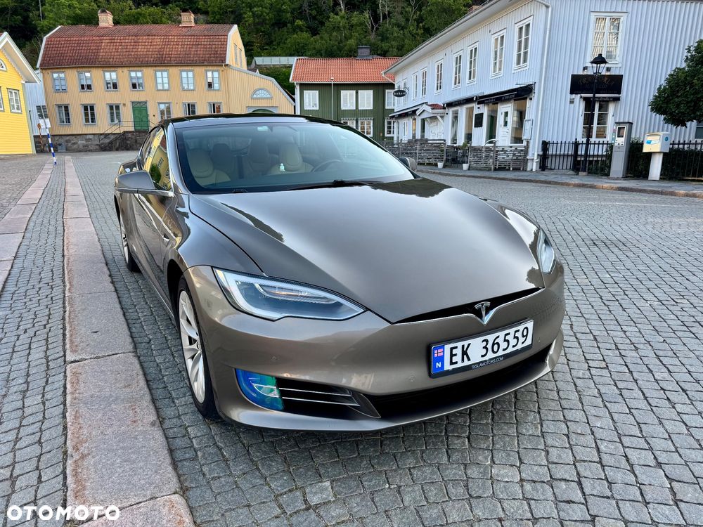 Tesla Model S - 1