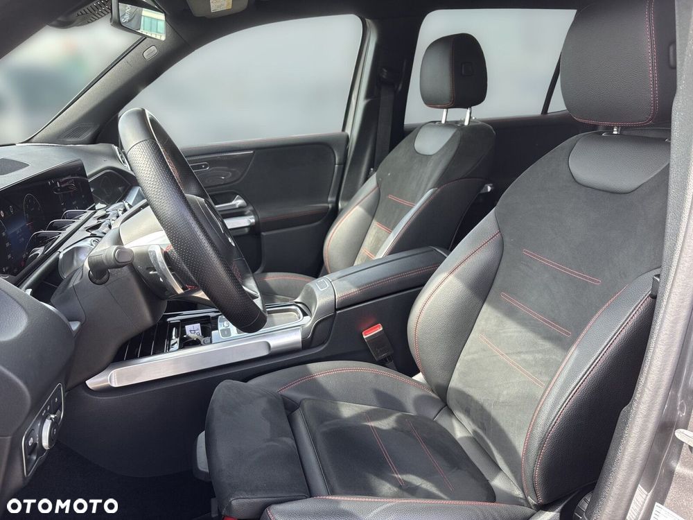 Mercedes-Benz GLB - 16