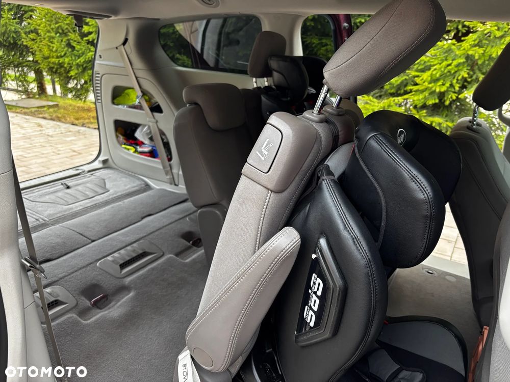 Chrysler Pacifica - 3