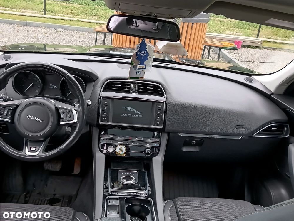 Jaguar F-Pace - 5