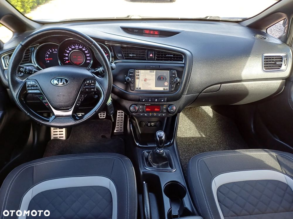 Kia Ceed 1.6 CRDi GT Line - 22