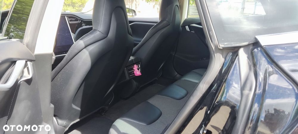 Tesla Model S 85 D - 4
