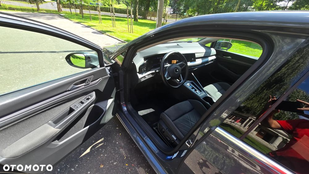 Volkswagen Golf VIII 1.5 eTSI EVO Style DSG - 9