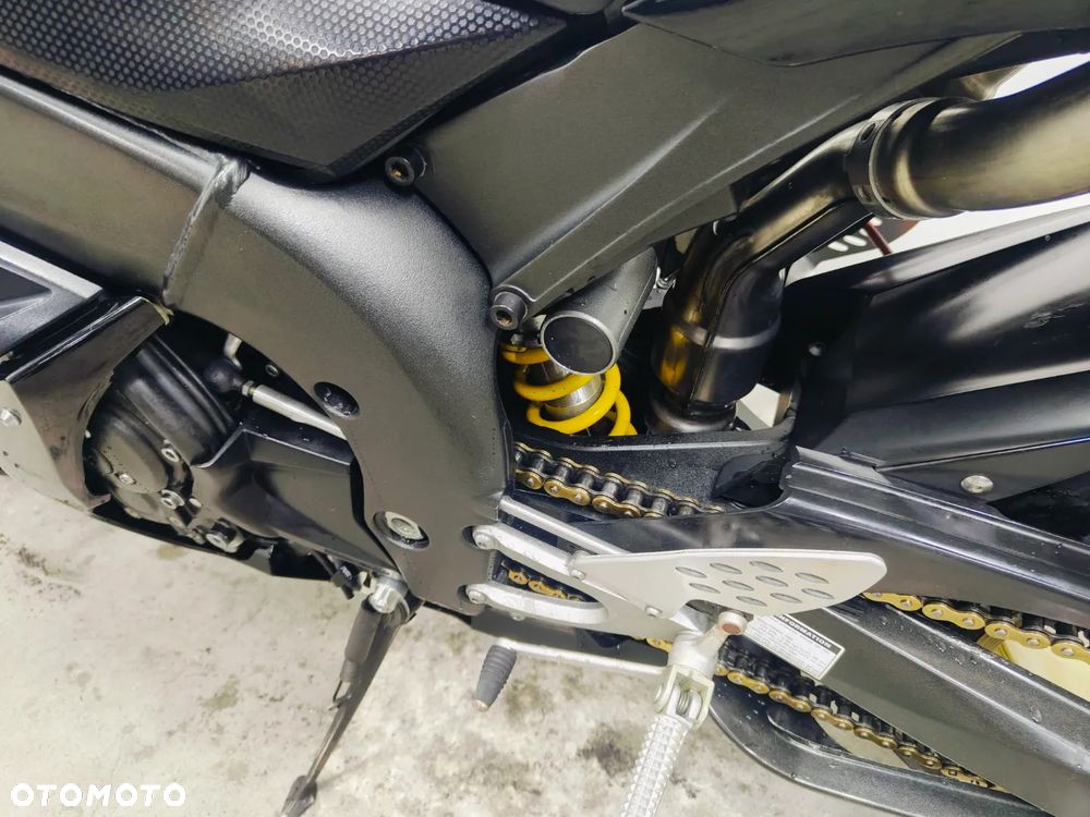 Yamaha R1 - 23
