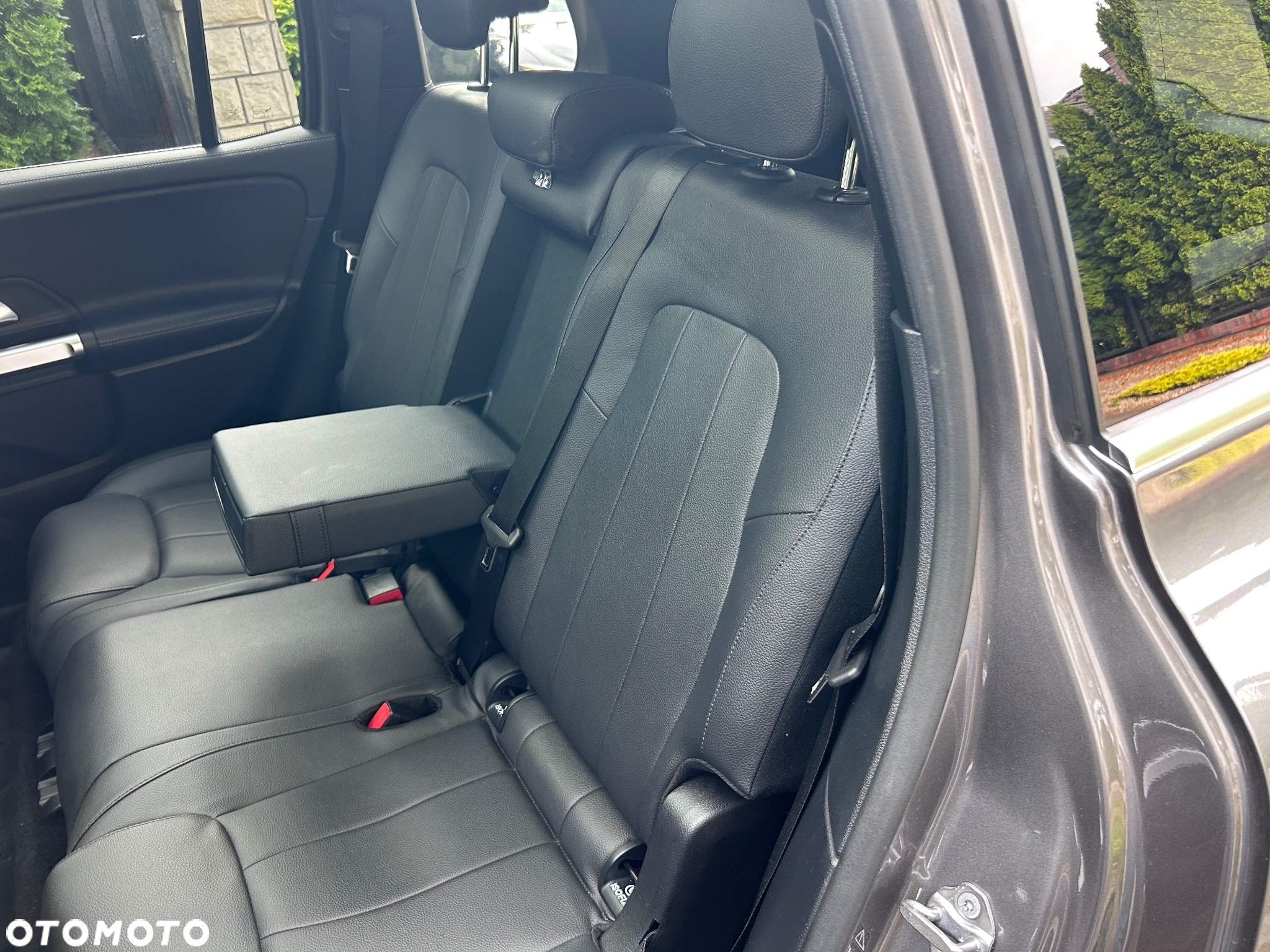 Mercedes-Benz GLB 250 4-Matic 8G-DCT - 18
