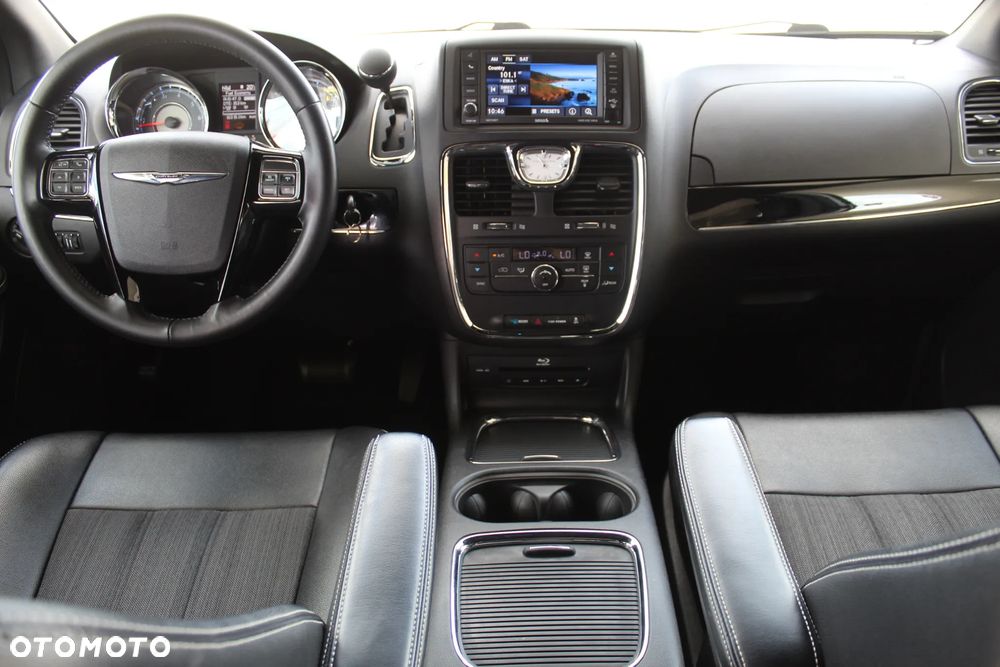 Chrysler Town & Country - 20
