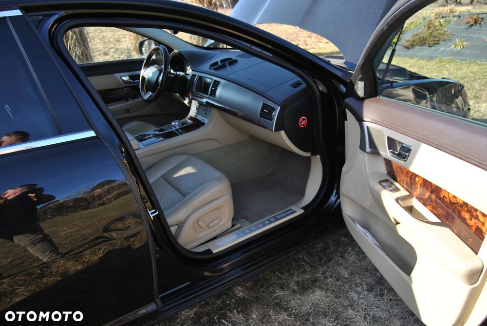 Jaguar XF 3.0 V6 Edition - 16