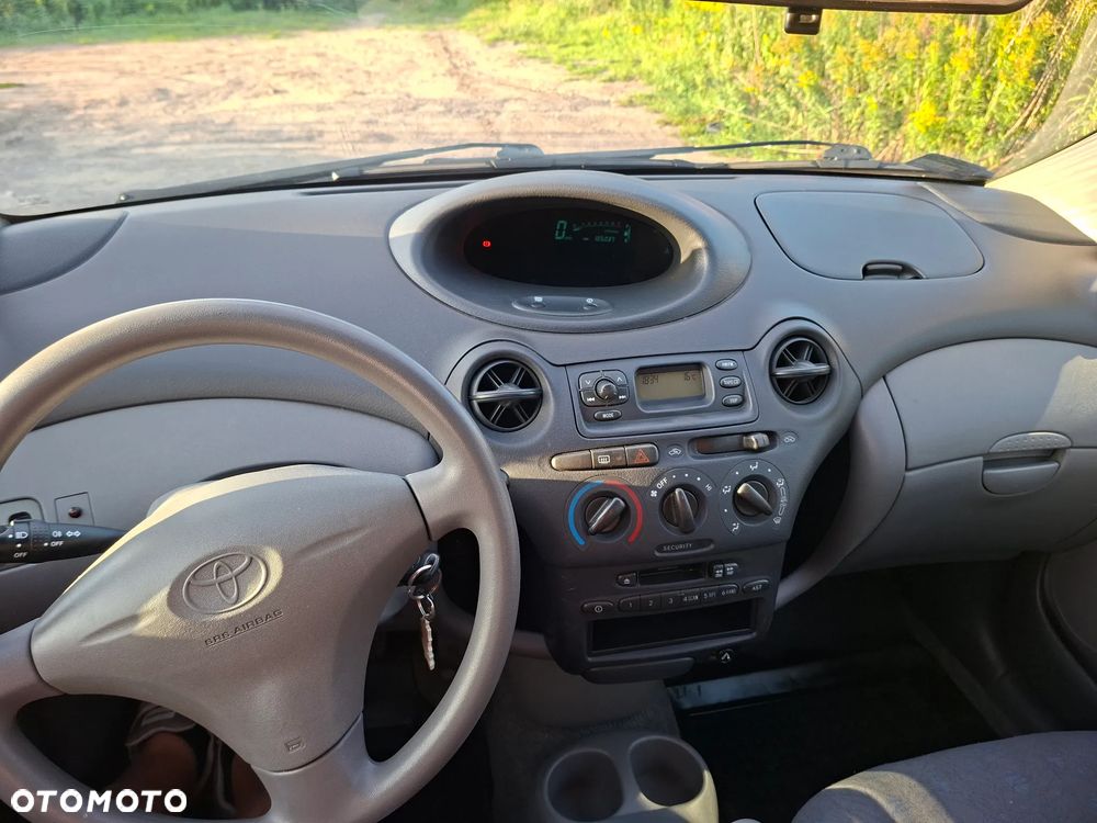 Toyota Yaris 1.0 Base - 15