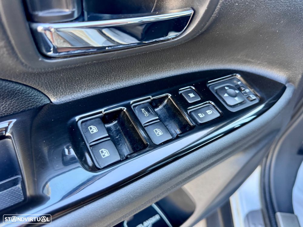 Mitsubishi Outlander 2.2 DI-D Instyle Navi Black Edition - 22
