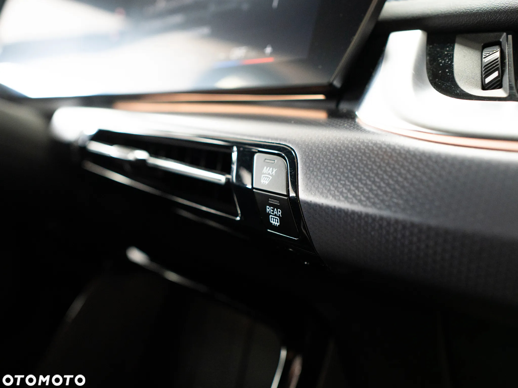 BMW Seria 2 218i - 32