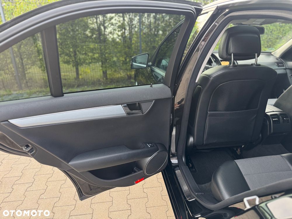 Mercedes-Benz Klasa C 180 Kompressor Automatik Avantgarde - 33