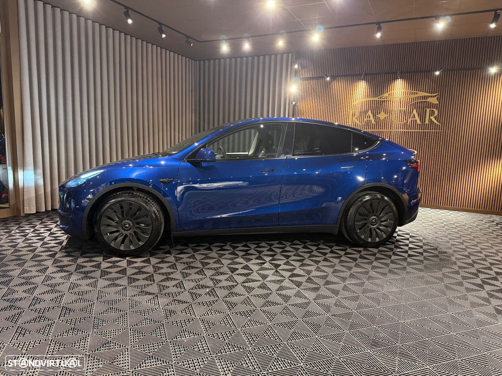 Tesla Model Y Long-Range RWD - 2