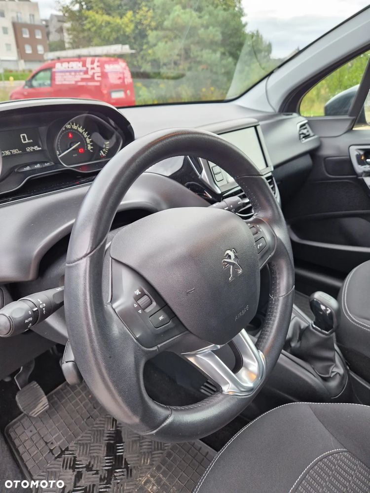 Peugeot 208 - 14