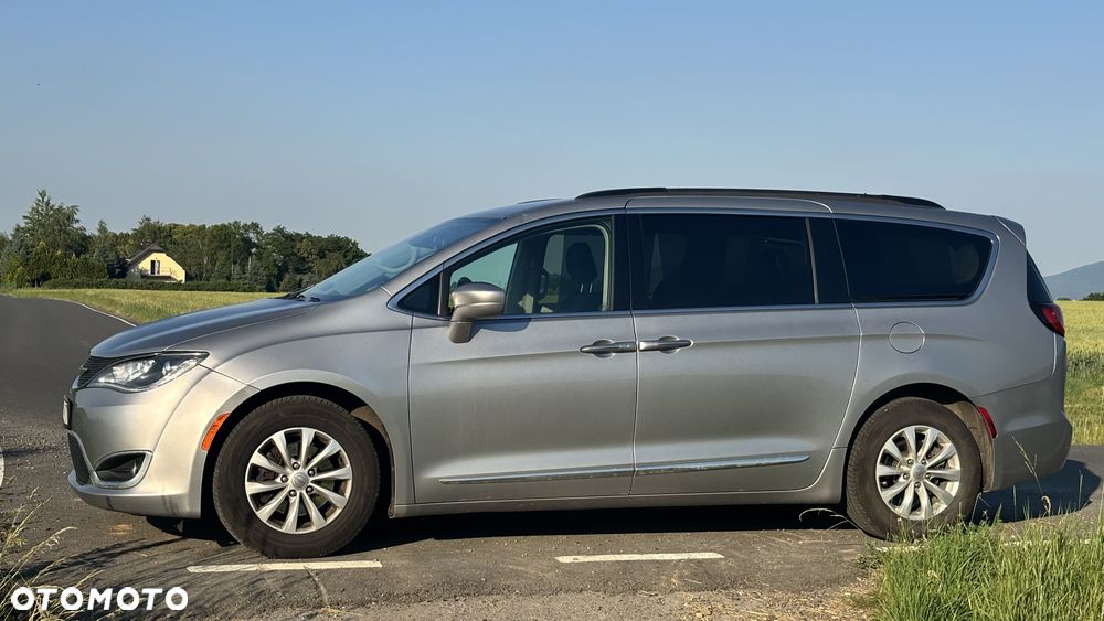 Chrysler Pacifica - 36