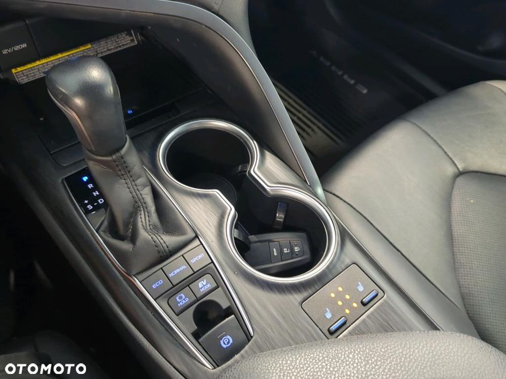 Toyota Camry 2.5 Hybrid Executive CVT - 10