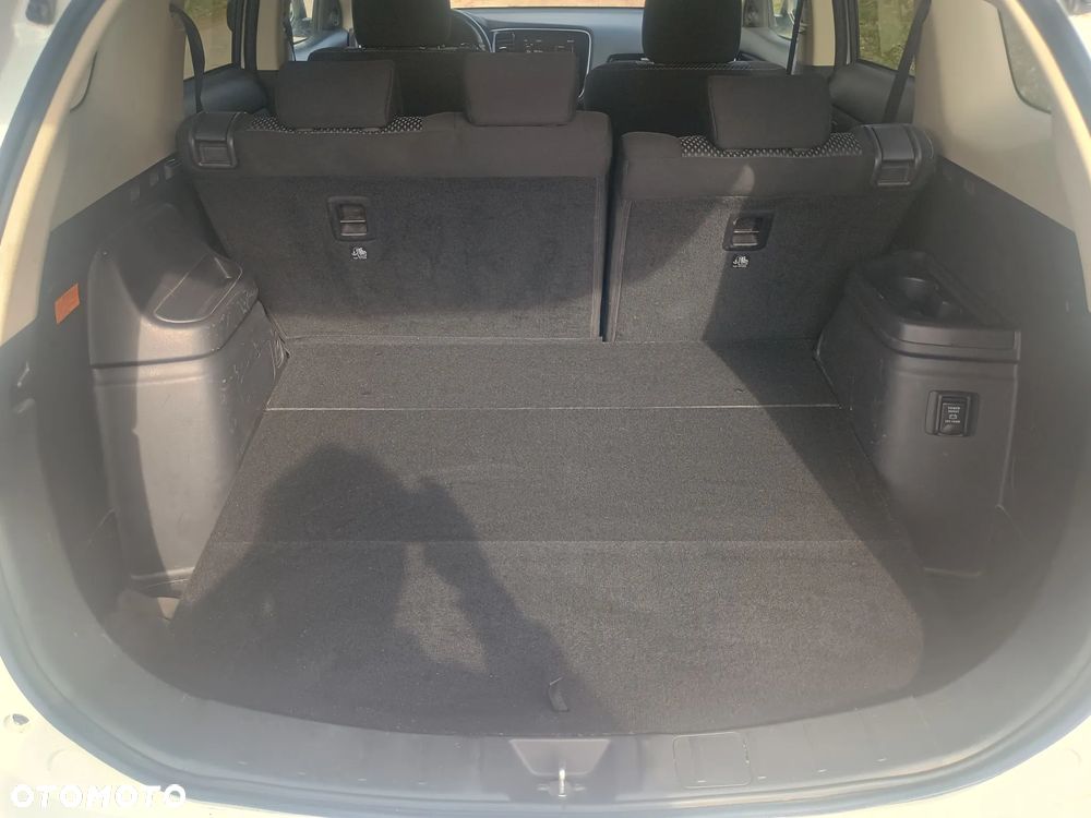 Mitsubishi Outlander - 10