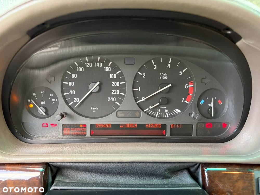BMW Seria 7 750iL - 30