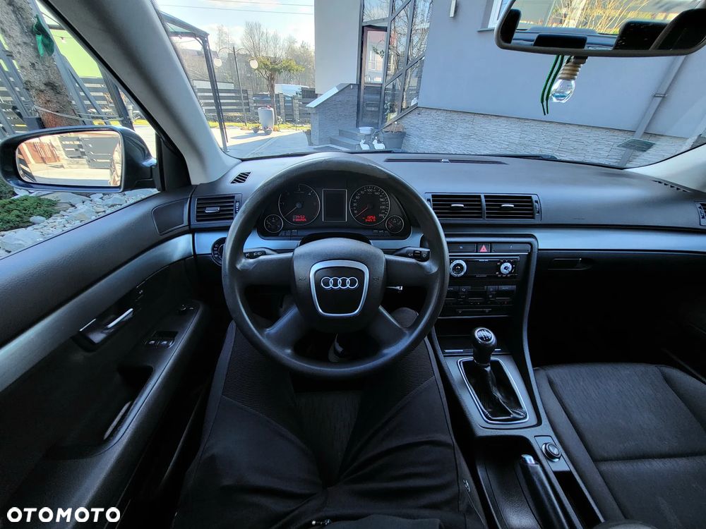 Audi A4 Limousine - 14