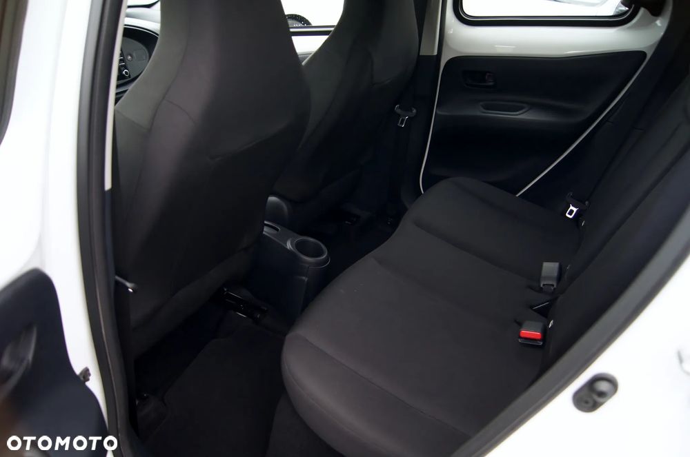 Toyota Aygo X Business Edition - 12