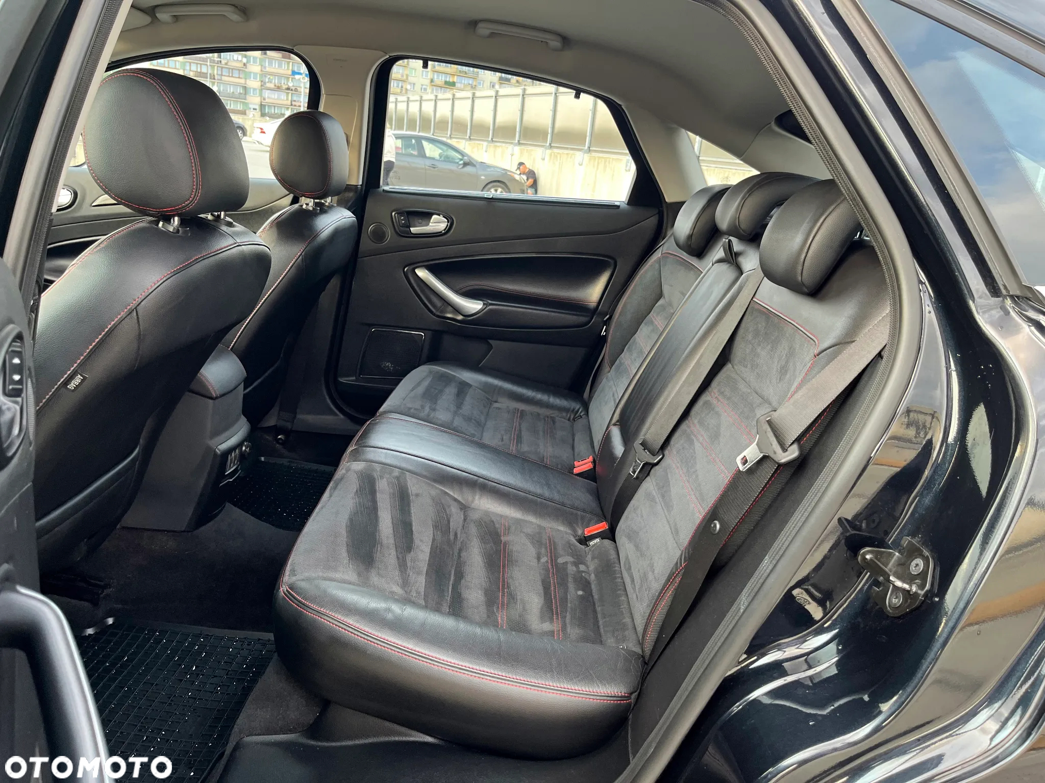 Ford Mondeo 2.5 Titanium S - 14