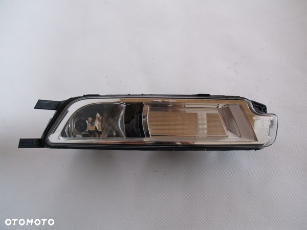 Volkswagen Passat B8 Halogen prawy VW