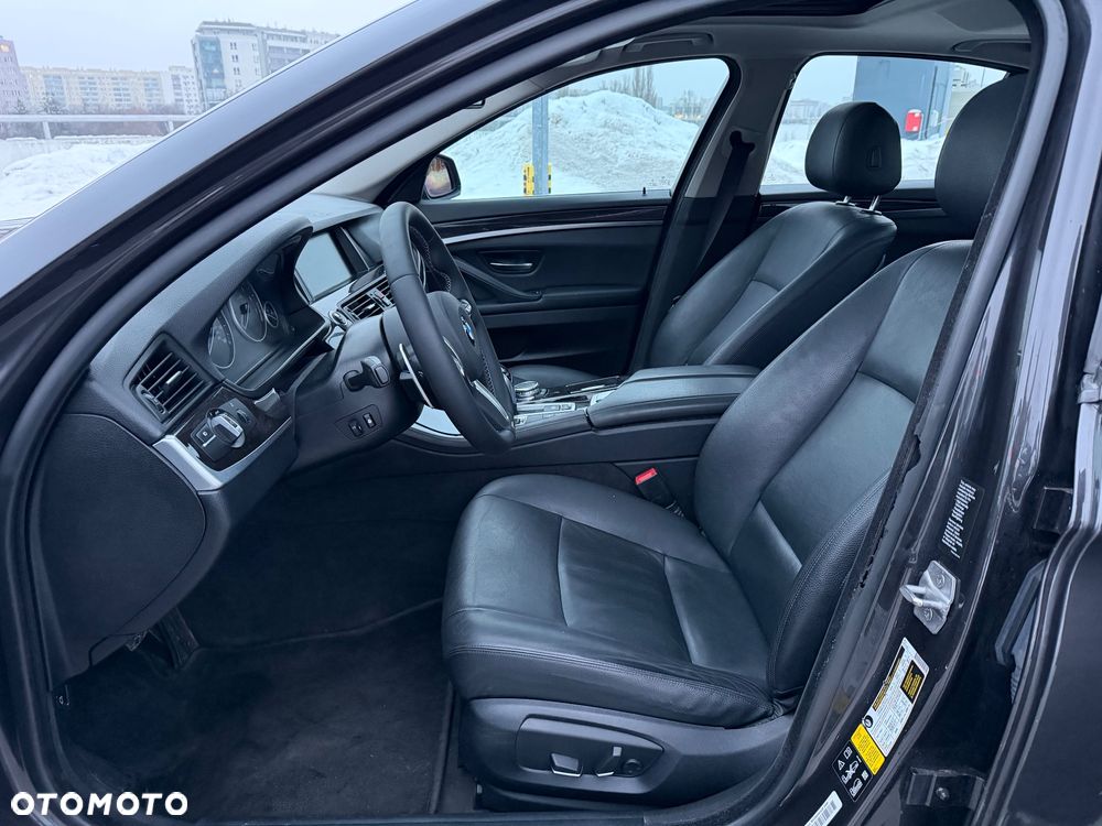 BMW Seria 5 528i xDrive - 14