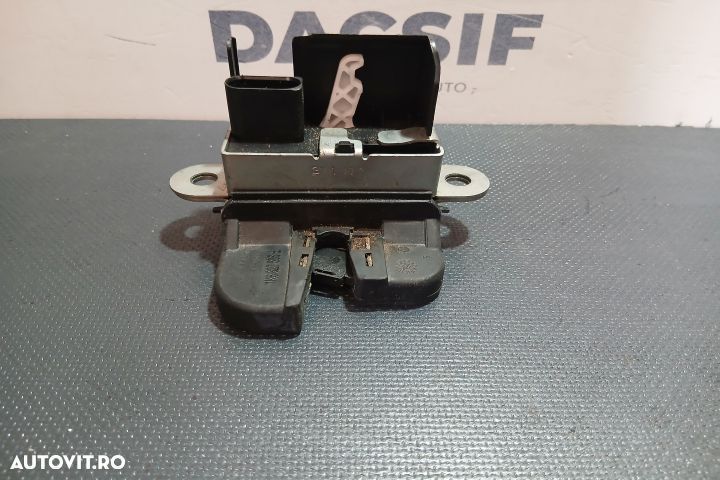 Broasca hayon 1K6827505E 1K6827505E Volkswagen VW Passat B7 [2010 - 2 - 1